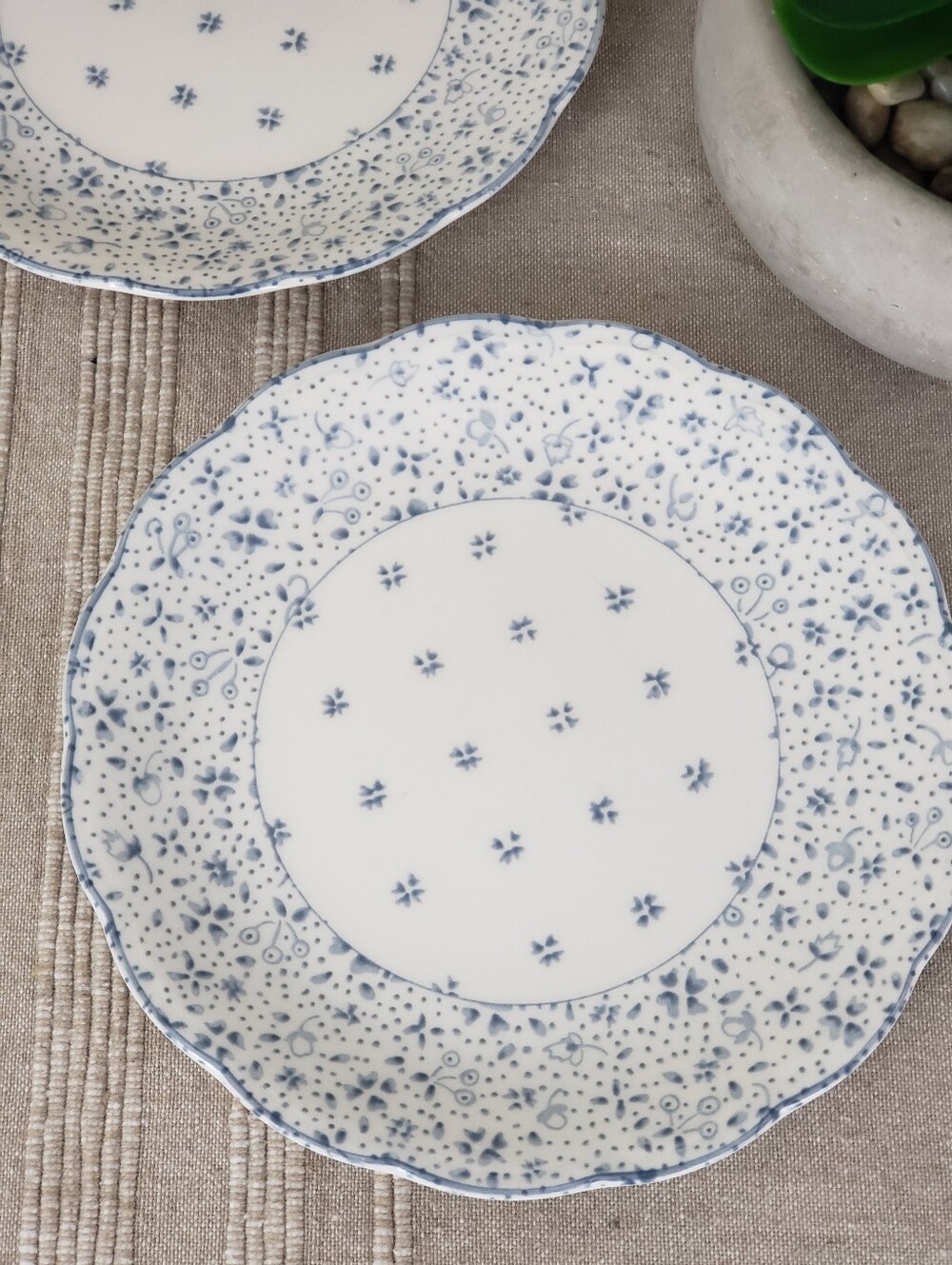 Nikko Forget-Me-Not Vintage Scalloped Bread & Butter Plates - 2 Plates - Picture 4 of 7